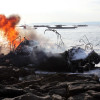 Tareas de extinción del incendio en el catamarán 'Boramar', totalmente calcinado y embarrancado en A Toxa