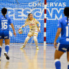 Sandra Buzón en el partido de liga entre Poio Pescamar y Futsal Alcantarilla en A Seca