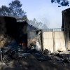 Un incendio forestal cerca vivendas en diversas localidades de Caldas e Vilagarcía