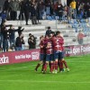 Los jugadores del Pontevedra celebran el gol del triunfo ante el Coruxo en Pasarón