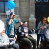 Los usuarios de la asociación Amencer lanzan globos pidiendo 25 deseos