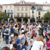 Guerra de almohadas en la plaza del Teucro, organizada por el Festival das Núbebes