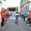 Víctor Loira inicia la vuelta a Galicia en bicicleta y patinete