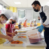Sesión de cociña con Giuseppe Verniero no proxecto 'Horta chef' do colexio Campolongo 