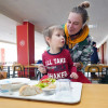 Anna Sidorova, refuxiada ucraína que chegou cos seus fillos ao colexio San Narciso de Marín
