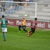Álvaro Bustos en el momento de anotar el primer gol de la liga para el Pontevedra, frente al Coruxo