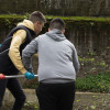 Estudantes de Pontevedra realizan tarefas de limpeza no río Gafos