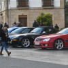 Concentración de vehículos clásicos e deportivos na praza de España
