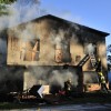 Los Bomberos y la Policía Local sofocan un incendio en una casa deshabitada en Monte Porreiro