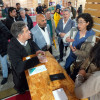 El alcalde habla con las representantes de la Asociación Española de Terapeutas Morfoanalistas en Pontesán
