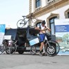 Víctor Loira inicia la vuelta a Galicia en bicicleta y patinete