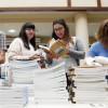 Reparto de mil libros del patrimonio bibliográfico de la Deputación en el Día del Libro