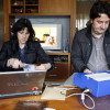 Antonio Fernández e Remedios Santos utilizan o equipo móbil de renovación do DNI nunha casa de Marín