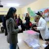 Pilar Rojo votando no colexio Salvador Moreno de Pontevedra