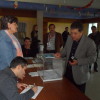 Miguel Fernández Lores votando en el colegio electoral da Casa da Cultura de Marcón