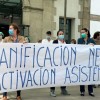 Concentración de representantes sindicales y personal sanitario en el Hospital Provincial