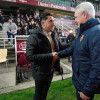 Antonio Fernández y Javier Aguirre, entrenadores del Pontevedra CF y del RCD Mallorca, se saludan