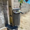 Contedores de lixo na praia de Ponte Sampaio