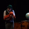 Representación de 'A Volta ao Mundo' de Gorakada Teatro no Principal