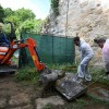 Traballos de exhumación dos restos soterrados no cemiterio do antigo convento de Santa Clara 
