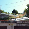 Una furgoneta se despeña contra el techo de un garaje en Poio