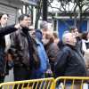Numerosos ciudadanos acudieron para ver el edificio incendiado en A Ferrería