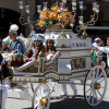 Traslado de la carroza para la ofrenda floral a la Virgen Peregrina 