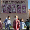 Presentación del mural 'Construíndo un futuro en igualdade' en el CEIP A Xunqueira 1