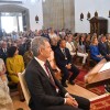 El diputado socialista Santos Héctor realiza la ofrenda a la Virgen Peregrina como patrona de la provincia