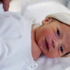 Tristan, primeiro bebé do ano 2021 en Pontevedra, cos seus pais, Silvia e Jorge
