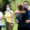 Celebración tras el rescate de un octogenario desaparecido en Marín