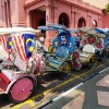 Trishaws aparcados no centro