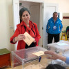 Marica Adrio, votando no colexio Juan XXIII nas eleccións xerais do 28A