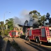 Os Bombeiros e a Policía Local sufocan un incendio nunha casa deshabitada en Monte Porreiro