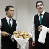 Os alumnos do CIFP Carlos Oroza prepáranse para servir o buffet dos Premios Príncipe de Asturias