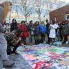 Estudantes de Belas Artes elaboran un sudario para o pintor Manolo Moldes