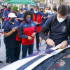 Usuarios del Centro Méndez Núñez recorren con la Policía Nacional un tramo del Camino