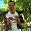 Rafael Cotelo con sus perros en la jornada de reflexión del 12J