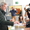 Alfonso Rueda, votando en el CGTD en las elecciones del 28A