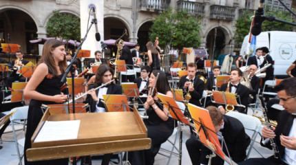 Concerto man a man das bandas de Pontevedra e Salcedo