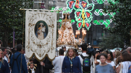 A devoción pola Virxe Peregrina inunda as rúas de Pontevedra