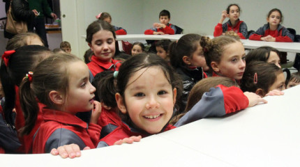 Los niños de San José 'inundan' el Concello con su alegría