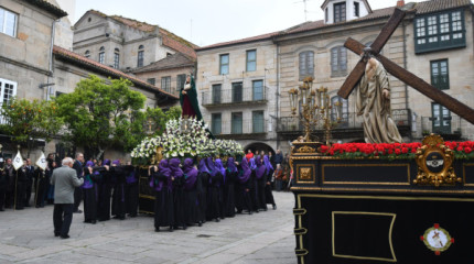 A procesión do Encontro anima a mañá do Venres Santo en Pontevedra