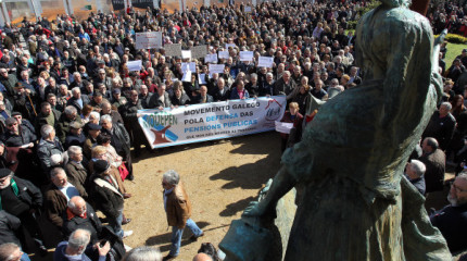 Pensionistas salen a la calle en Pontevedra para reclamar "o que é noso"
