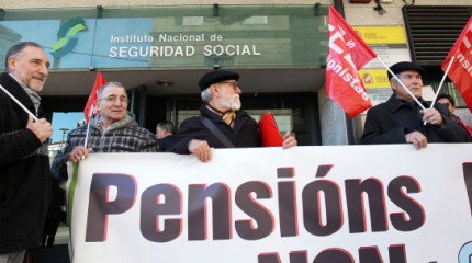 Concentración de pensionistas ante la Tesorería de la Seguridad Social