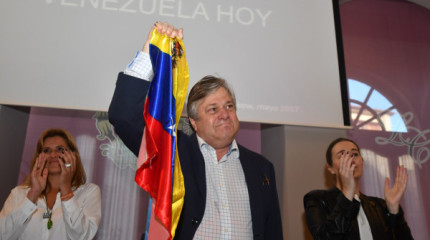 Cheo no Liceo Casino para arroupar o pai do opositor venezolano Leopoldo López