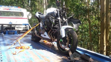 Dos jóvenes fallecen en un trágico accidente de moto en Cuntis