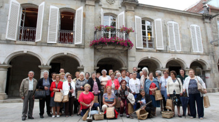 Pontevedra homenajea a mariscadoras jubiladas en el Pazo de Mugartegui