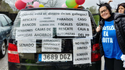 Caravana de vehículos para reclamar el incremento salarial para el personal de Justicia